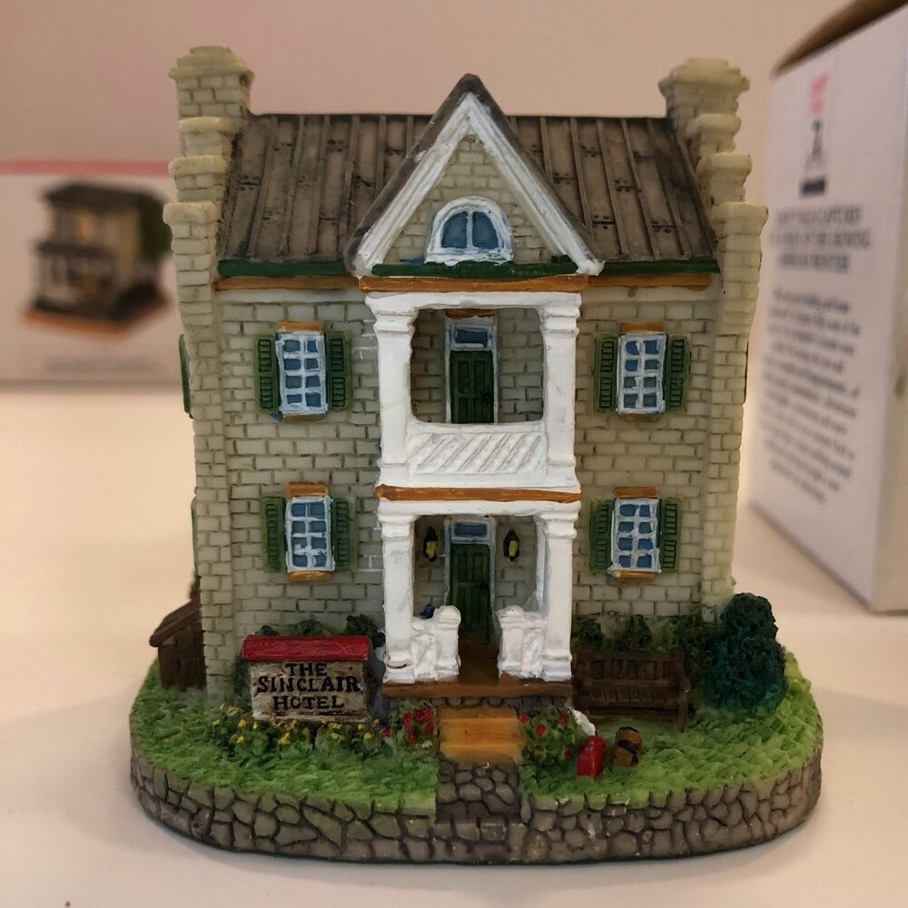 The Sinclair Hotel 1999 Liberty Falls Collection AH179 with Original Box - Picture 8 of 16